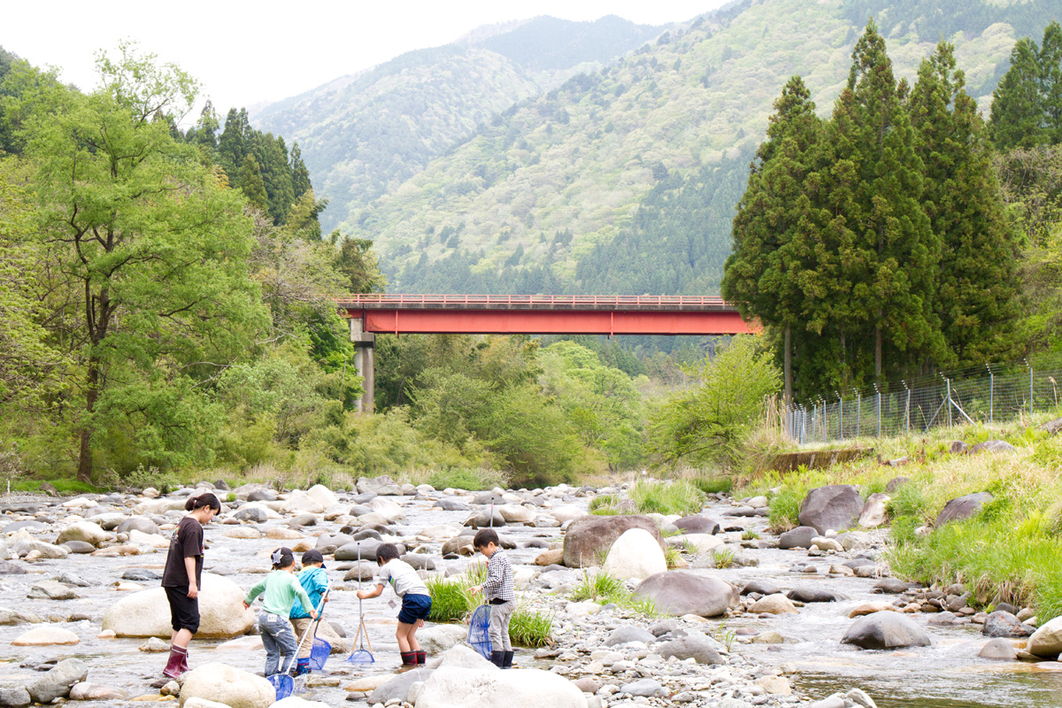 魚とりのこどもたち